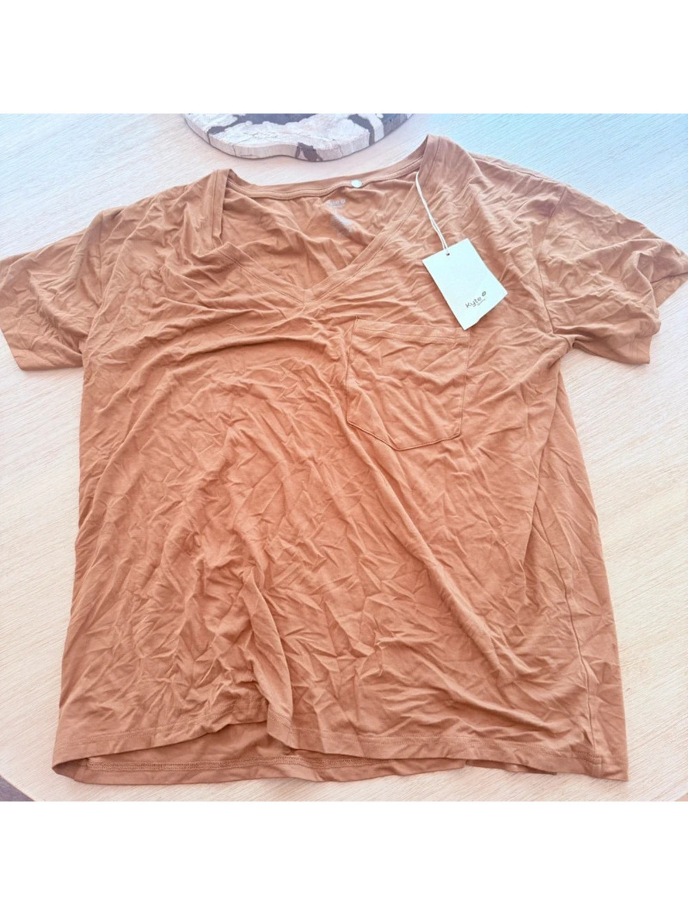 Kyte baby large unisex coffee v neck T-shirt